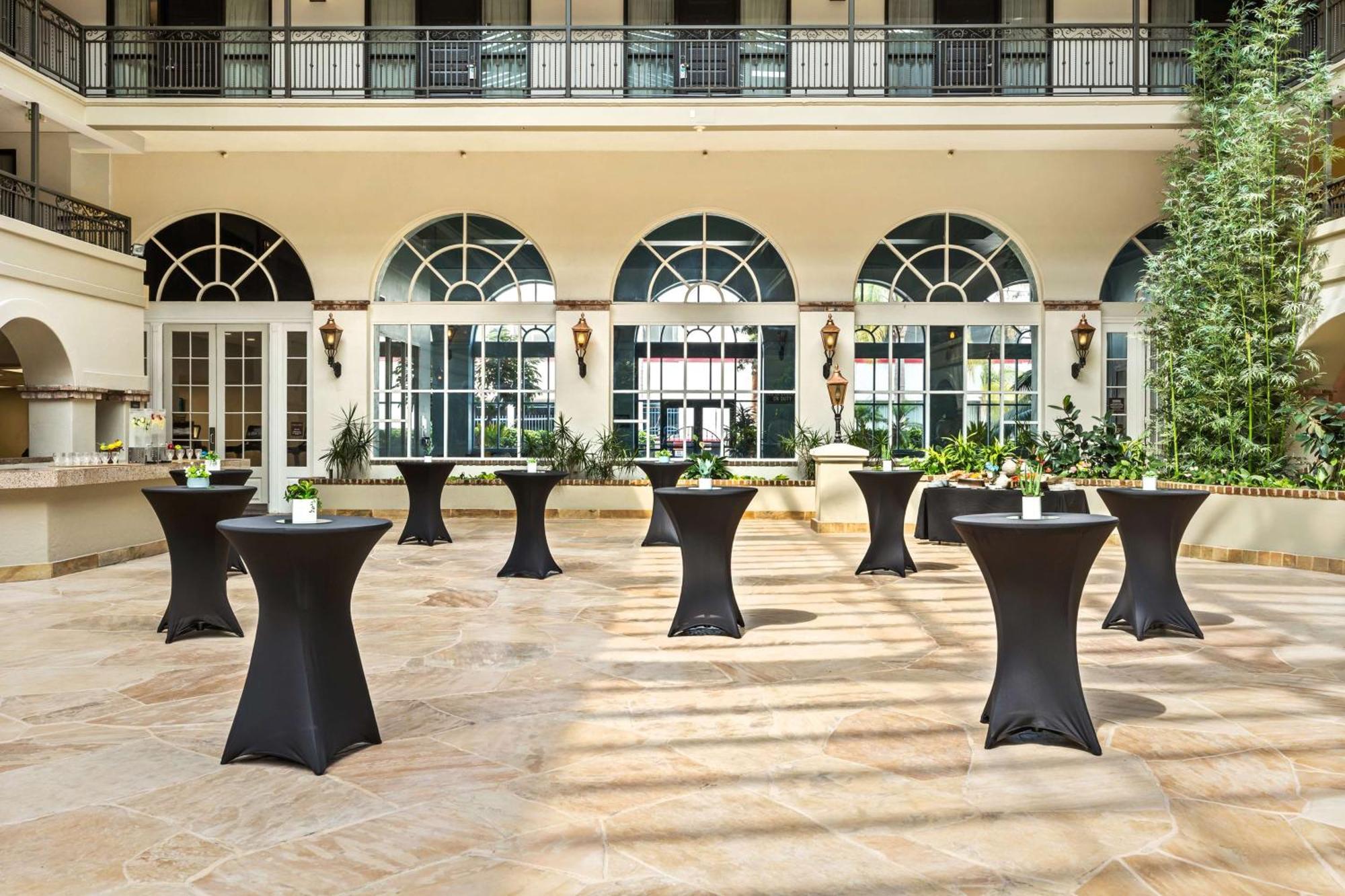 Hotel Embassy By Hilton Los Angeles International Airport South 3*